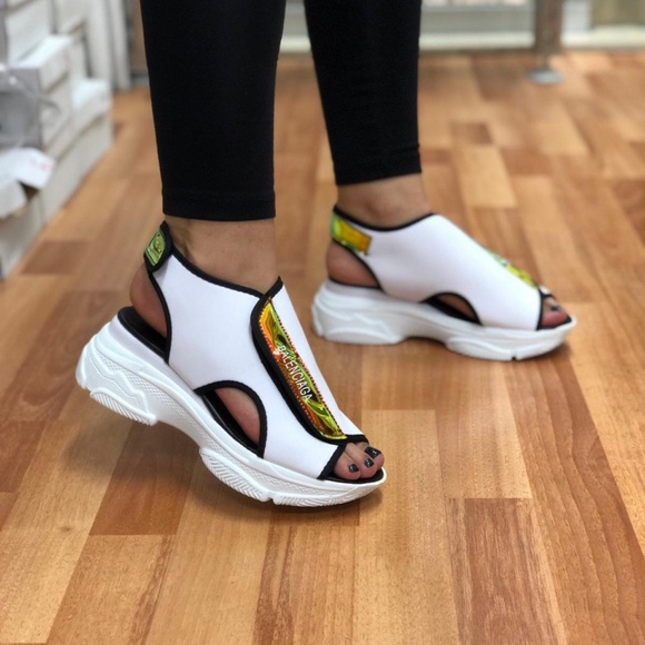 Meet your Posher, Lyzia - Picture 1 of 1